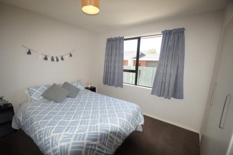 Photo of property in 2/14 Momorangi Crescent, Redwood, Christchurch, 8051