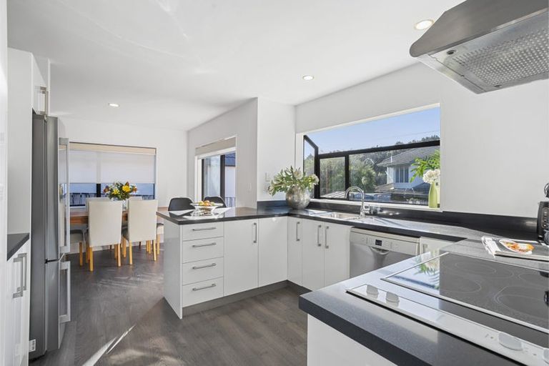 Photo of property in 1/42 Headcorn Place, Botany Downs, Auckland, 2010