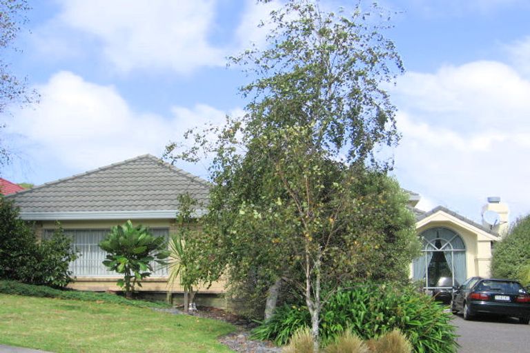Photo of property in 21 Taroka Close, Pinehill, Auckland, 0632
