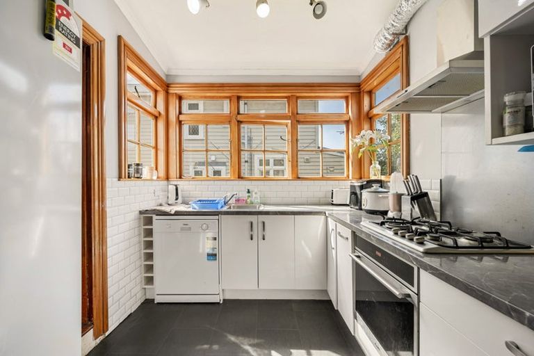 Photo of property in 129 Grant Road, Thorndon, Wellington, 6011