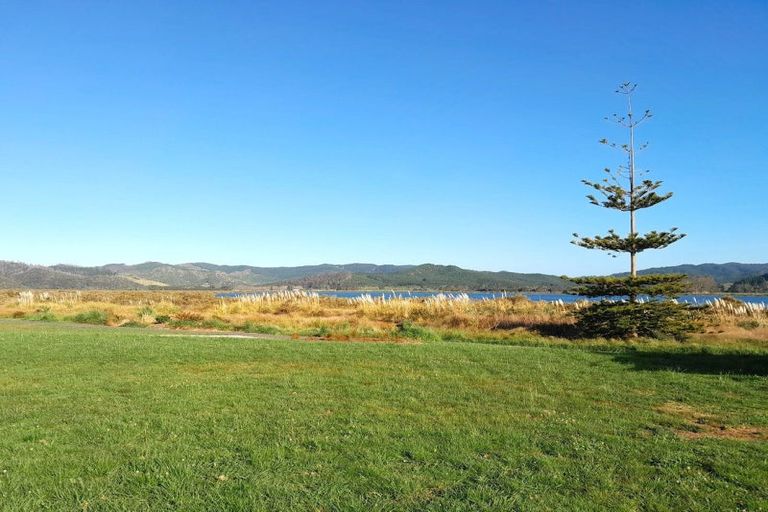Photo of property in 42 Taniwha Place, Matarangi, 3592