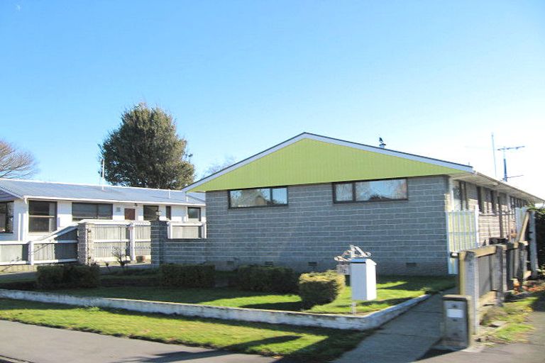 Photo of property in 16 Camelia Place, Islington, Christchurch, 8042