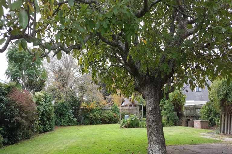 Photo of property in 17 Nikau Grove, Woburn, Lower Hutt, 5010