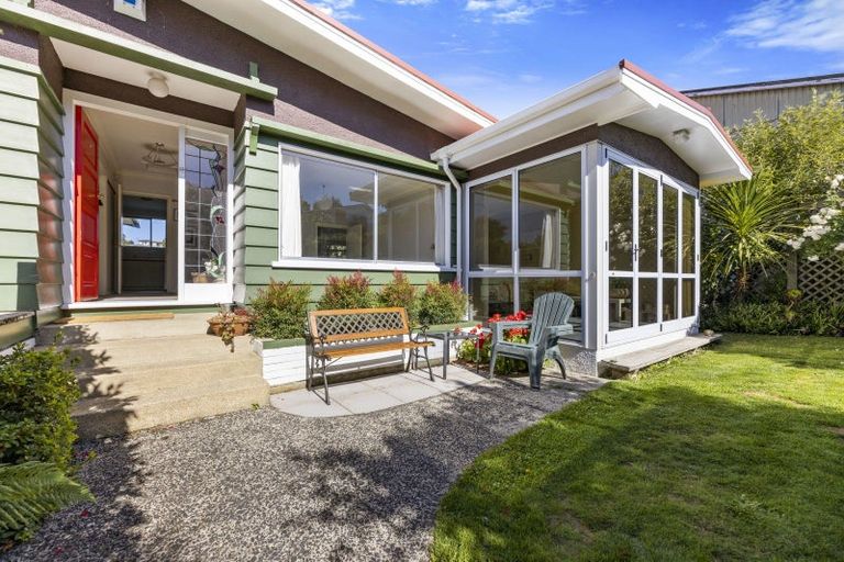 Photo of property in 12 Pioneer Crescent, Helensburgh, Dunedin, 9010