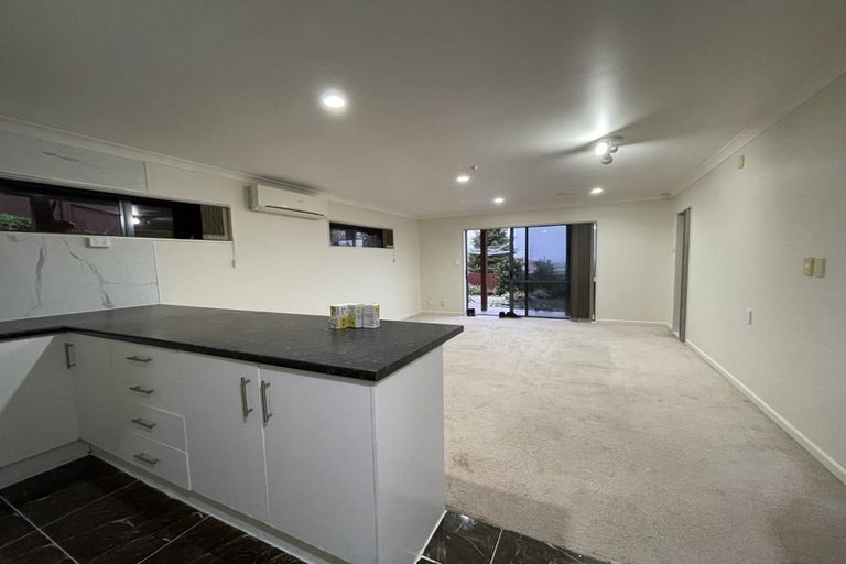 Photo of property in 3 Tellin Close, Massey, Auckland, 0614