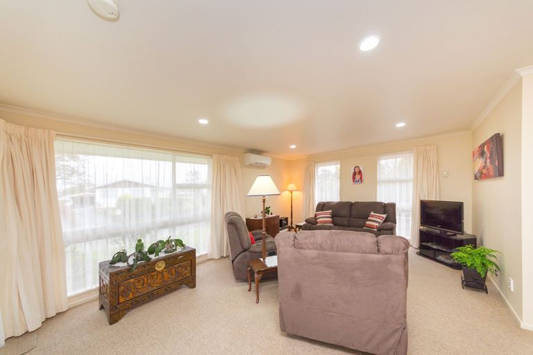 Photo of property in 29a Raglan Avenue, Cloverlea, Palmerston North, 4412