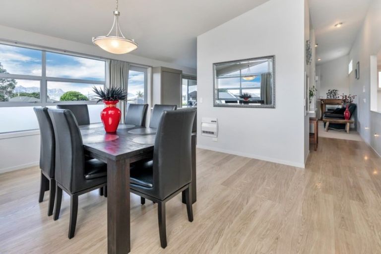 Photo of property in 15 Miami Place, One Tree Point, 0118