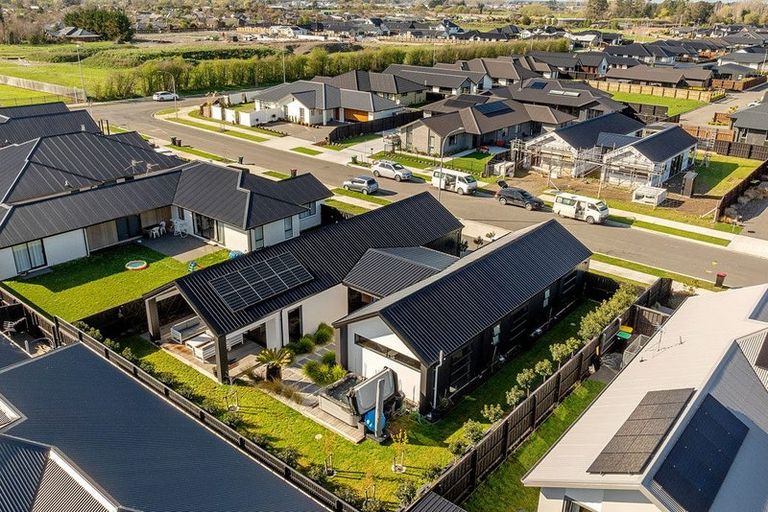 Photo of property in 8 Mccahon Drive, Rangiora, 7400