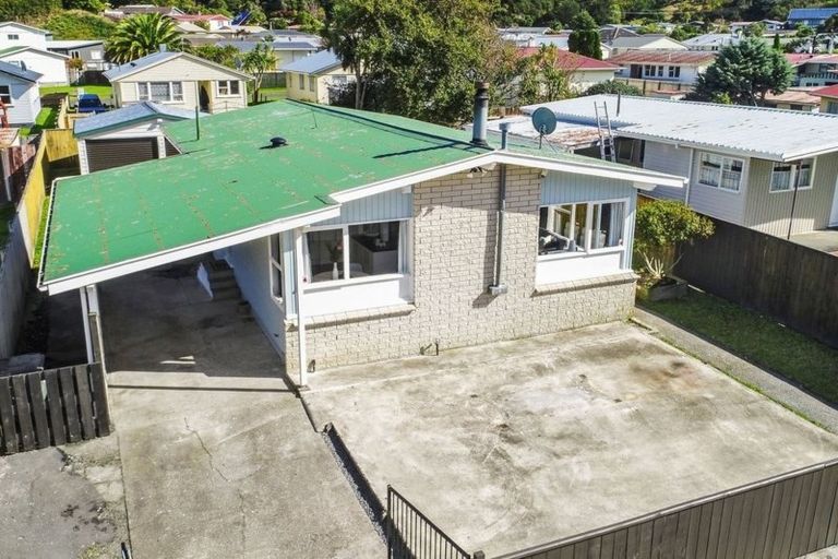 Photo of property in 253 Wellington Road, Wainuiomata, Lower Hutt, 5014