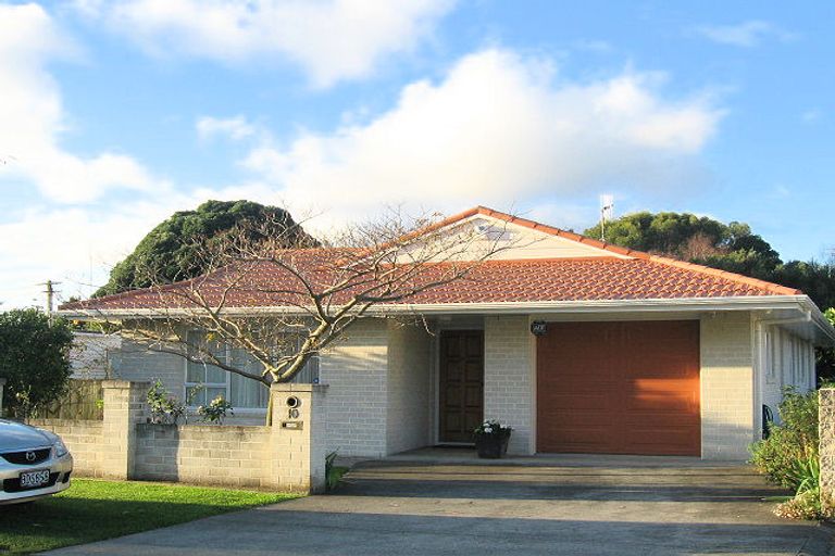 Photo of property in 10 Hardham Avenue, Paraparaumu, 5032