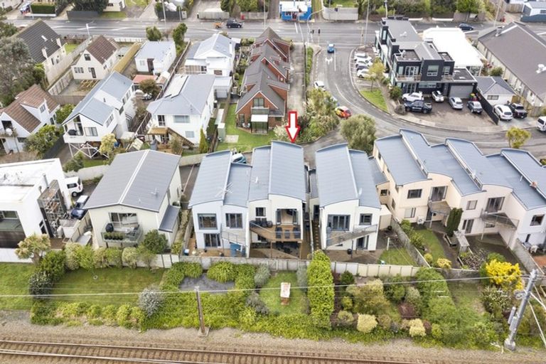 Photo of property in 8 Marina View, Paremata, Porirua, 5026