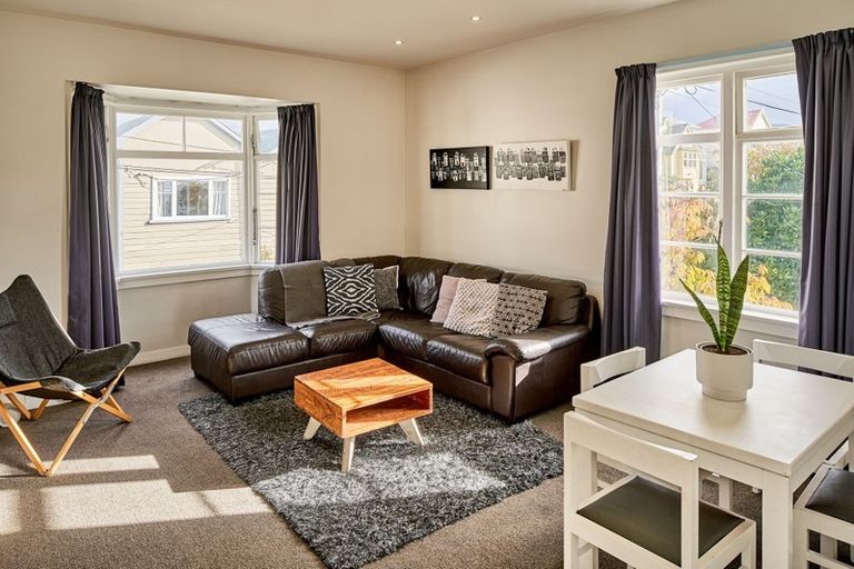 Photo of property in 75a Pirie Street, Mount Victoria, Wellington, 6011