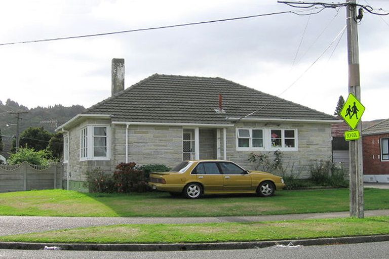 Photo of property in 25 Churton Crescent, Taita, Lower Hutt, 5011