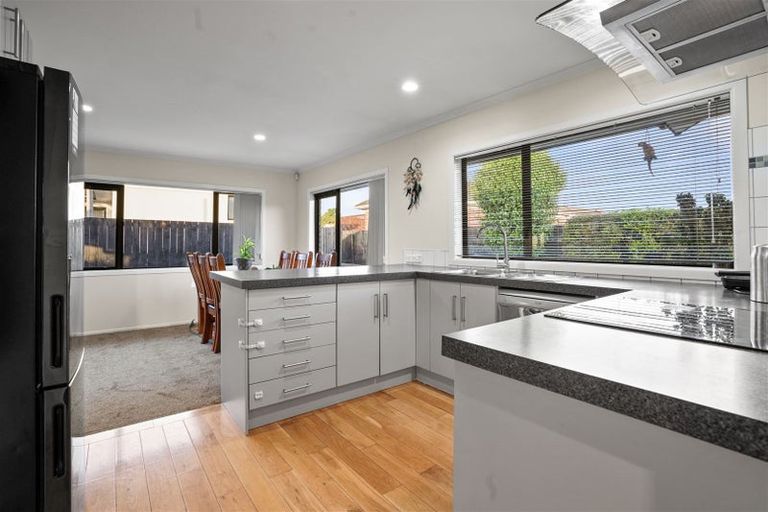 Photo of property in 30a Grove Road, Papakura, 2110