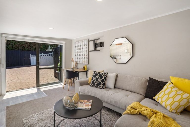 Photo of property in 16a Huapai Street, Onehunga, Auckland, 1061