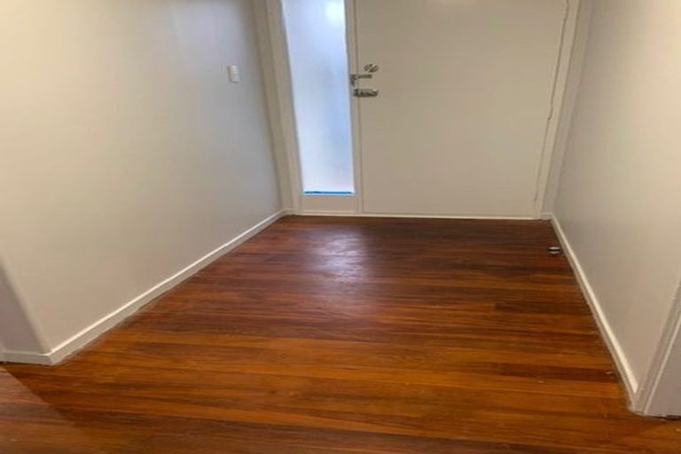 Photo of property in 35 Thornlow Street, Glendene, Auckland, 0602