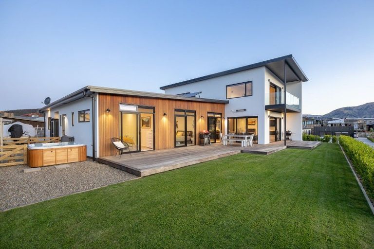 Photo of property in 2 Kotare Drive, Wanaka, 9305