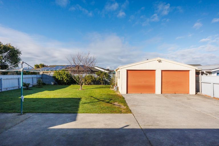 Photo of property in 19 Piper Place, Roslyn, Palmerston North, 4414
