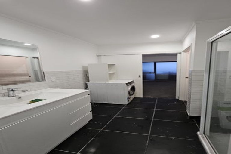 Photo of property in 13 Deanna Drive, West Harbour, Auckland, 0618