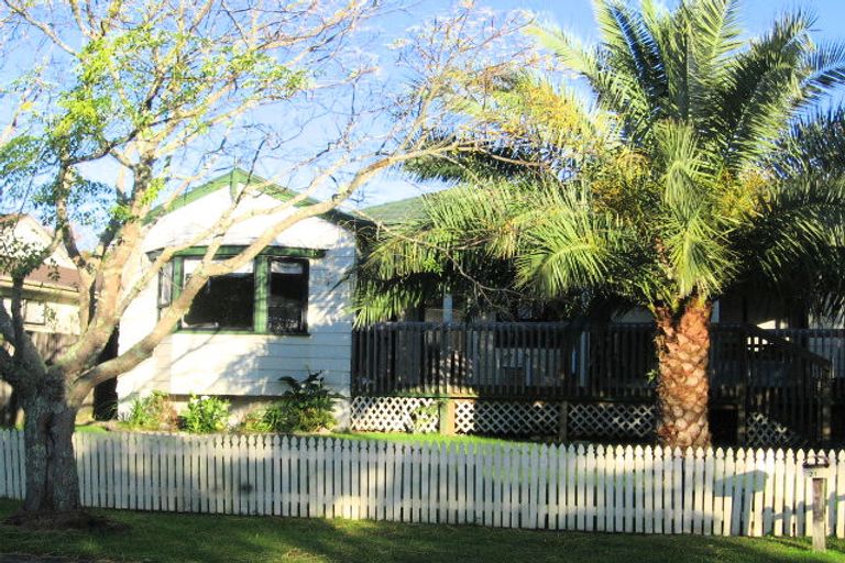 Photo of property in 21 Redlands Grove, Swanson, Auckland, 0612