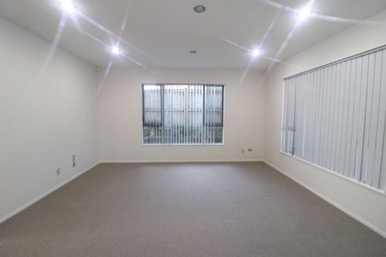 Photo of property in 7 Andy Crescent, Flat Bush, Auckland, 2016