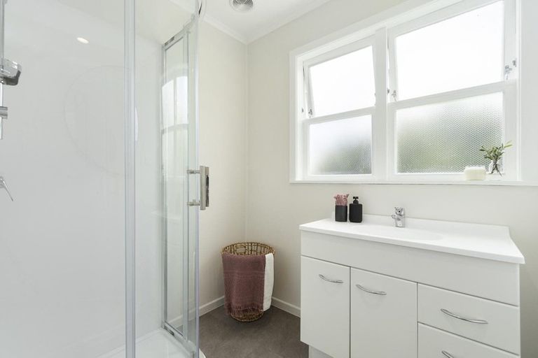 Photo of property in 3a Harding Avenue, Te Atatu South, Auckland, 0610