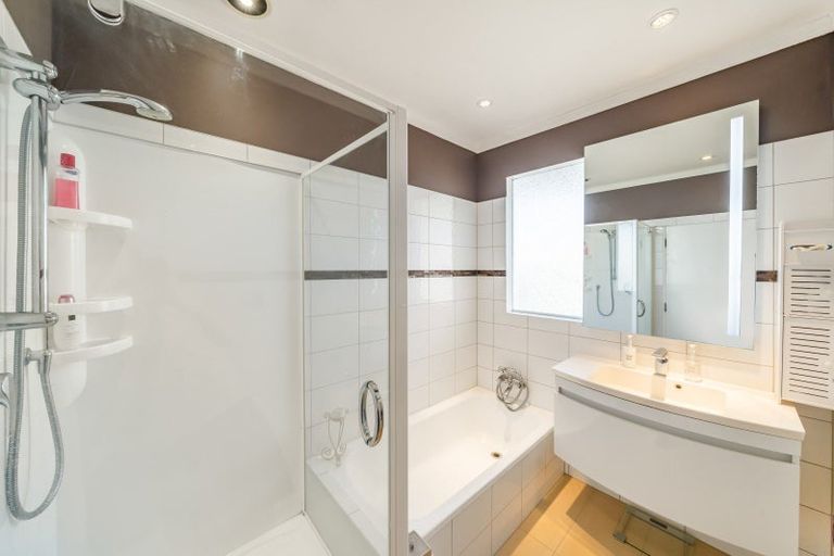 Photo of property in 28 Taupo Crescent, Plimmerton, Porirua, 5026