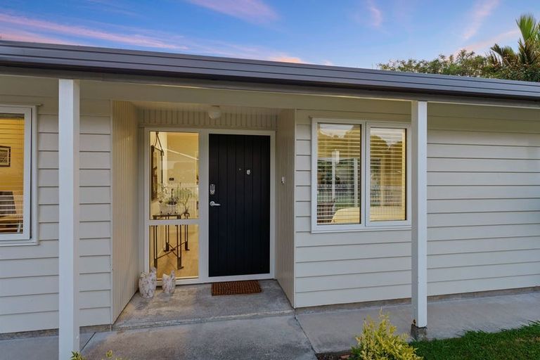 Photo of property in 16 Sunny Glen, Waikanae, 5036