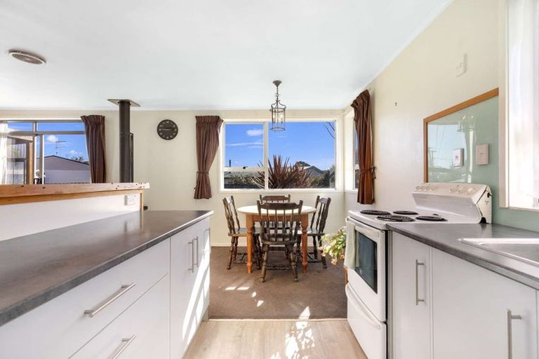 Photo of property in 17 Barnard Road, Fairy Springs, Rotorua, 3015