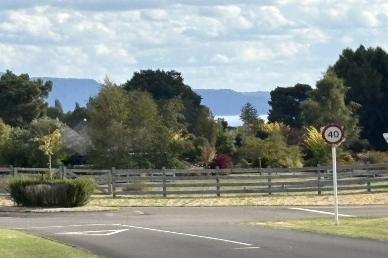 Photo of property in 8/500 Kinloch Road, Kinloch, Taupo, 3377