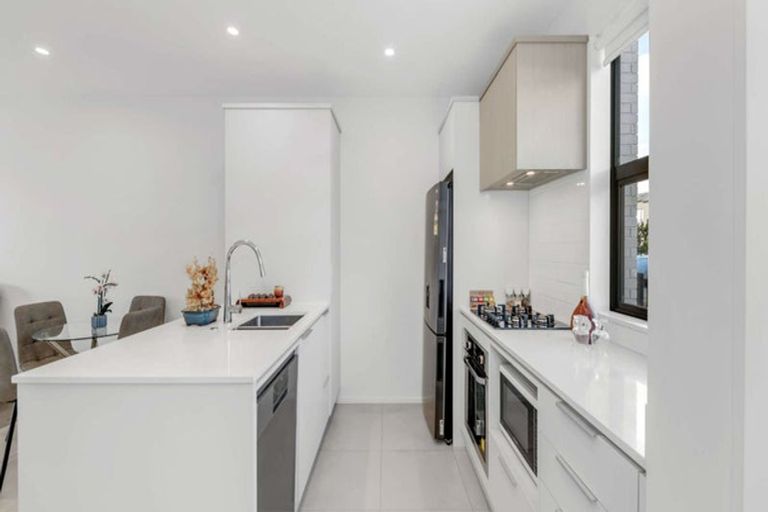Photo of property in 16 Rorida Lane, Flat Bush, Auckland, 2019