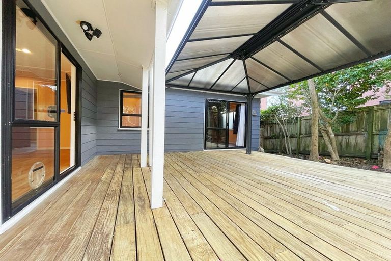 Photo of property in 1/294 West Coast Road, Glen Eden, Auckland, 0602