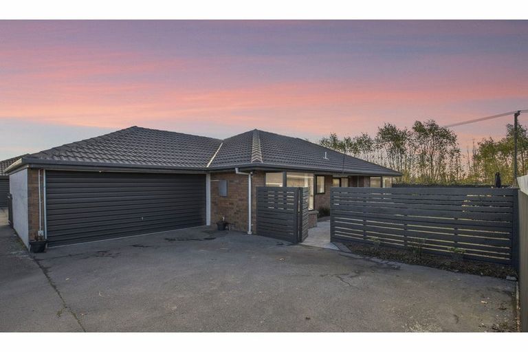 Photo of property in 2/69 Tyrone Street, Belfast, Christchurch, 8051