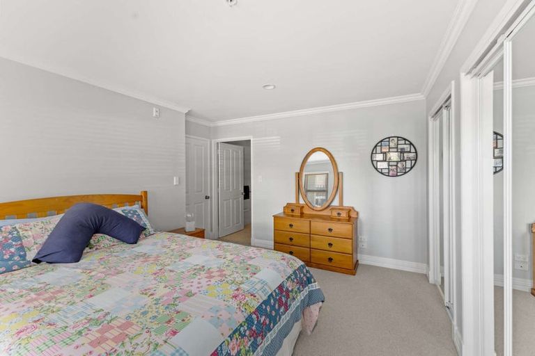 Photo of property in 1 Queen Street, New Plymouth, 4310