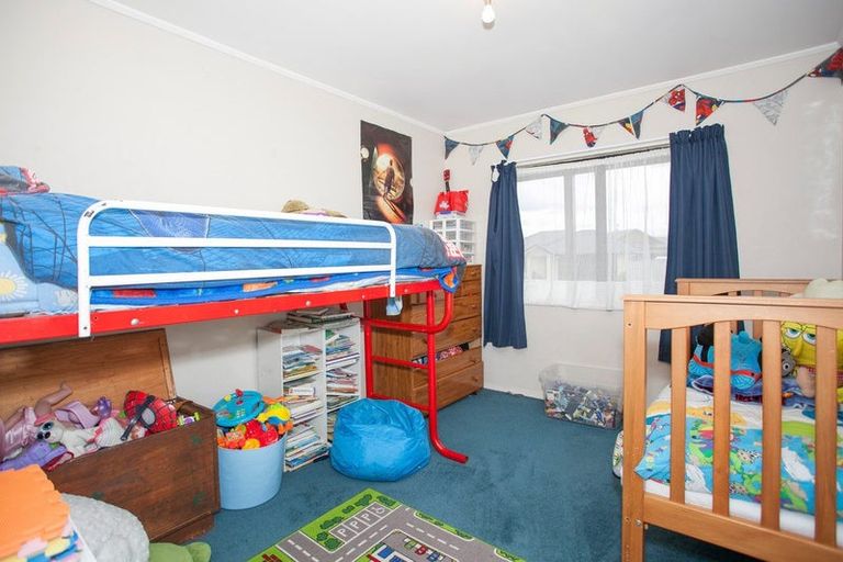 Photo of property in 79 Hillcrest Drive, Kelvin Grove, Palmerston North, 4414