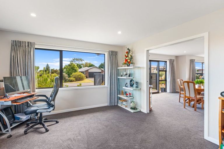 Photo of property in 24 Barry Curtis Place, Levin, 5510