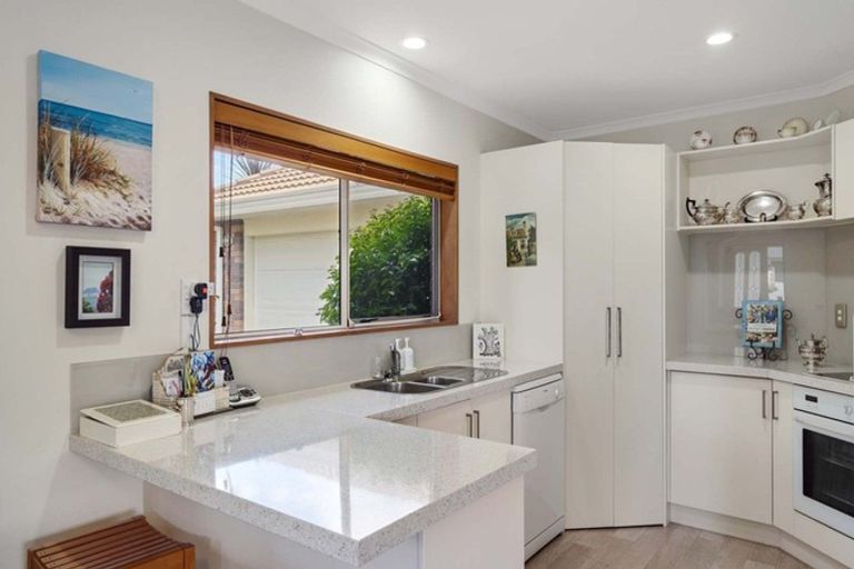 Photo of property in 16 Hidcote Place, Bethlehem, Tauranga, 3110
