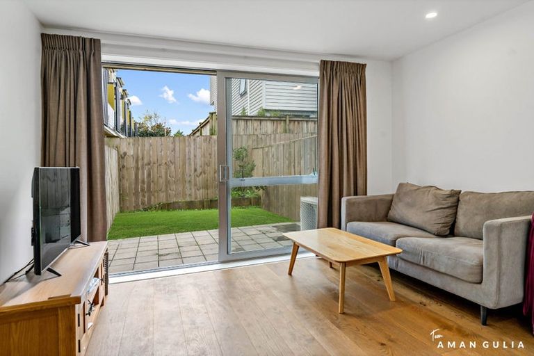 Photo of property in 15 Helen Jenepher Lane, Mount Wellington, Auckland, 1062