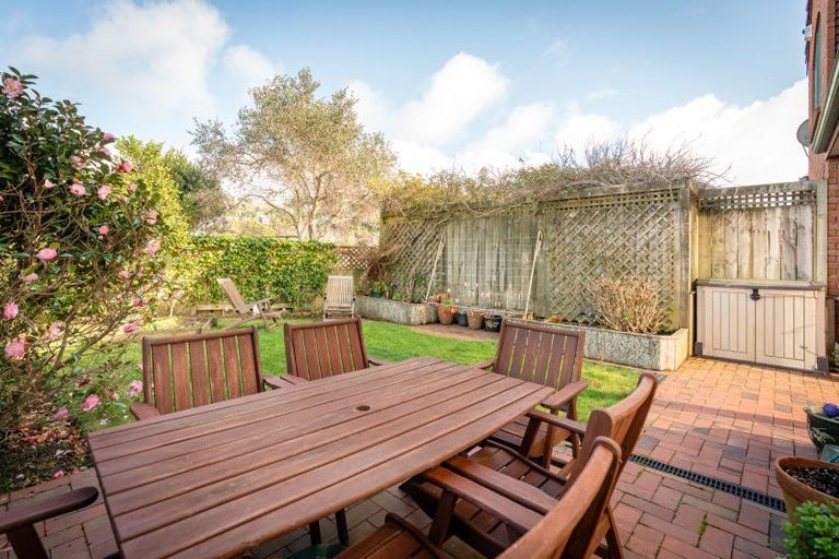 Photo of property in Mt Carmel Mews, 11/9 Arawa Road, Hataitai, Wellington, 6021