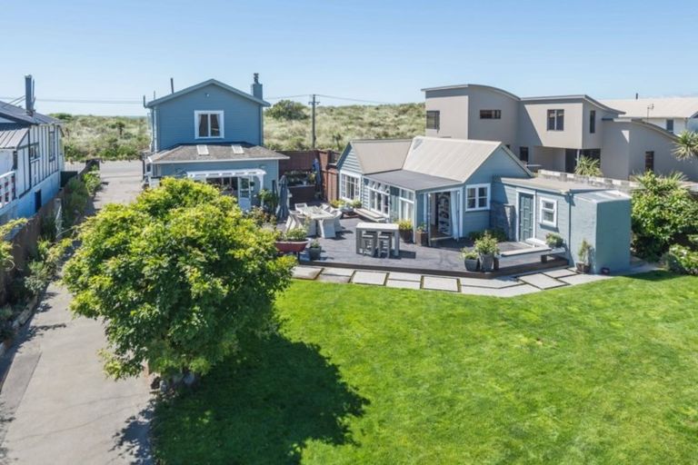 Photo of property in 4 Marine Parade, North New Brighton, Christchurch, 8083