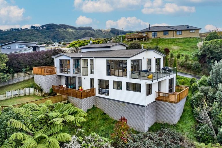 Photo of property in 15 Swain Grove, Riverstone Terraces, Upper Hutt, 5018