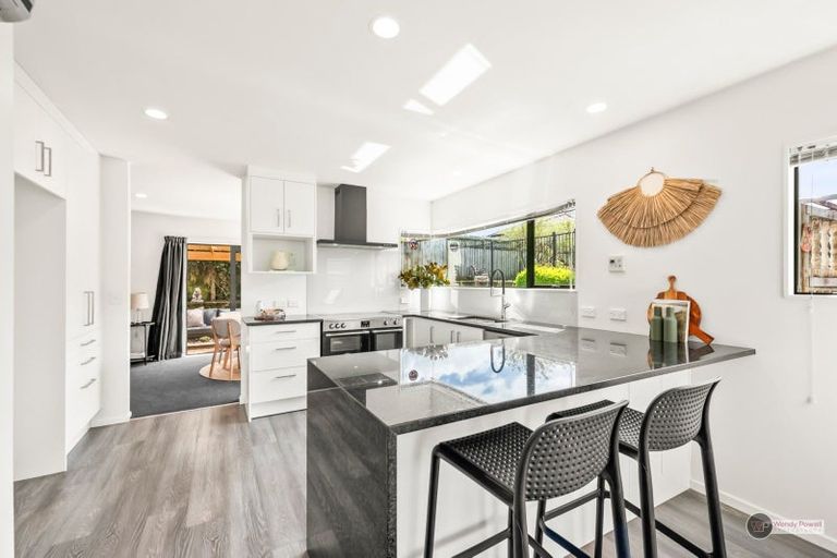 Photo of property in 2 Kirton Drive, Riverstone Terraces, Upper Hutt, 5018