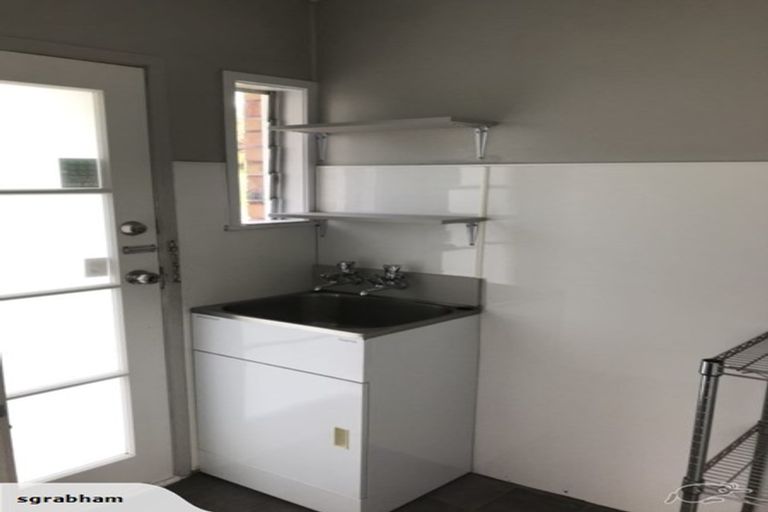 Photo of property in 18 Diana Drive, Glenfield, Auckland, 0627