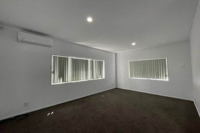 Photo of property in 2/49 Millhouse Drive, Northpark, Auckland, 2013
