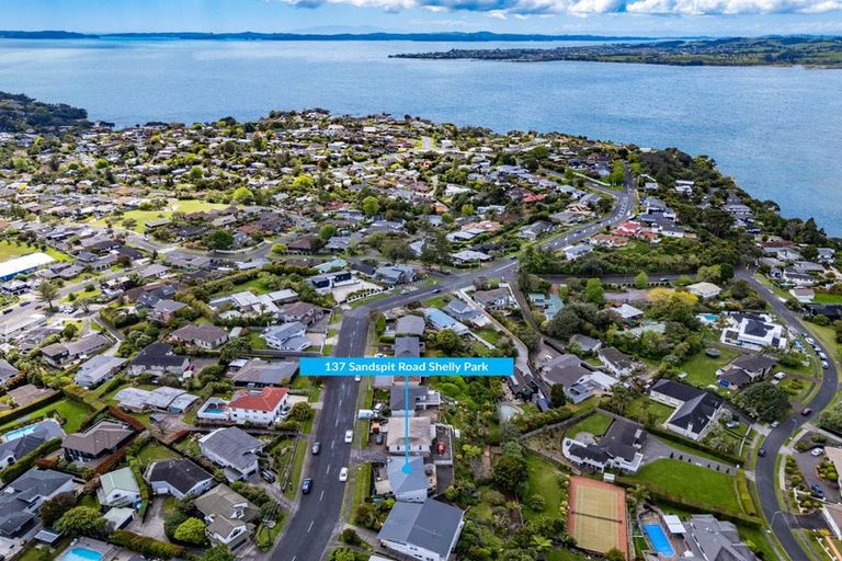 Photo of property in 137 Sandspit Road, Shelly Park, Auckland, 2014