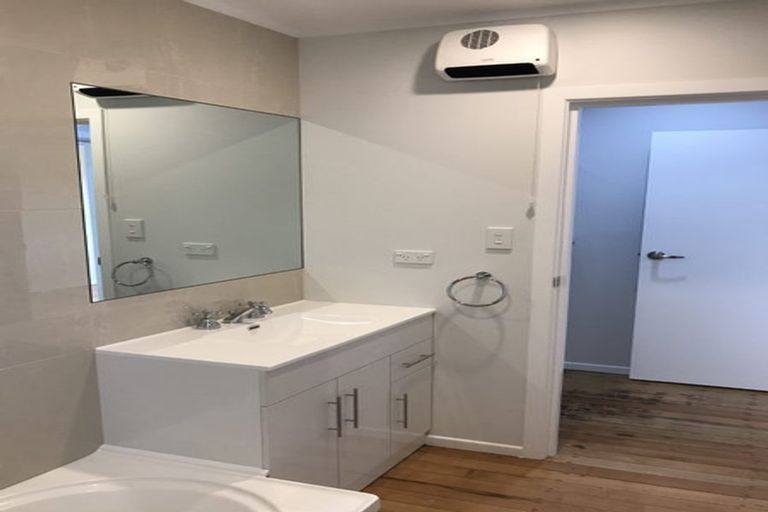 Photo of property in 2/4 Sydney Street, Hauraki, Auckland, 0622