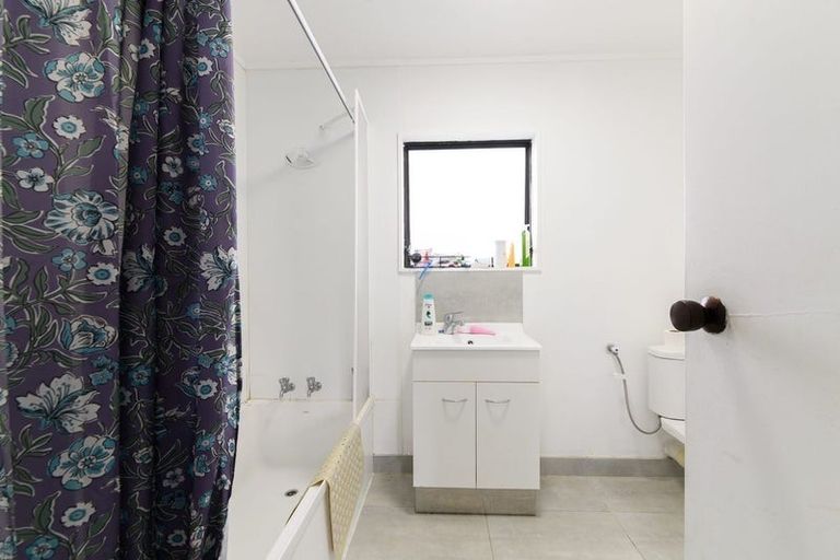 Photo of property in 1/44 Shifnal Drive, Randwick Park, Auckland, 2105