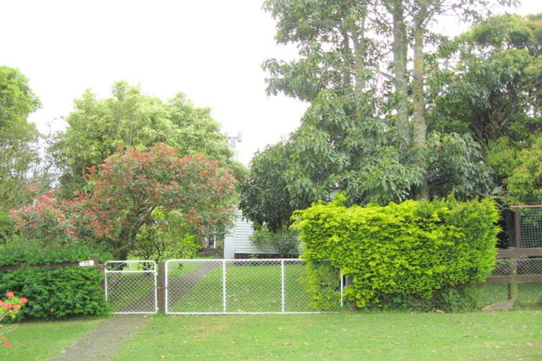 Photo of property in 75 Razorback Road, Bombay, 2675