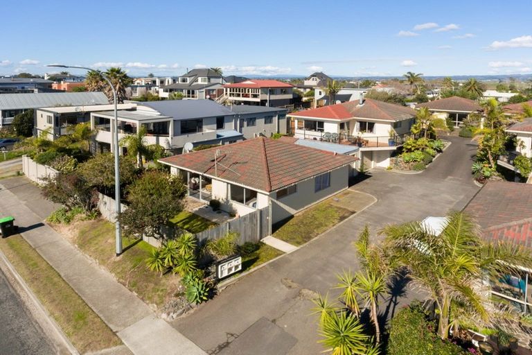 Photo of property in 1/1004 Papamoa Beach Road, Papamoa Beach, Papamoa, 3118