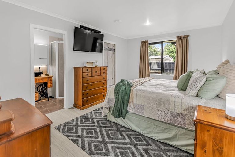 Photo of property in 20 Hoyte Place, Pukehangi, Rotorua, 3015